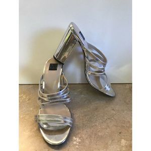WHITE HOUSE BLACK MARKET Jen Silver Strappy 7M